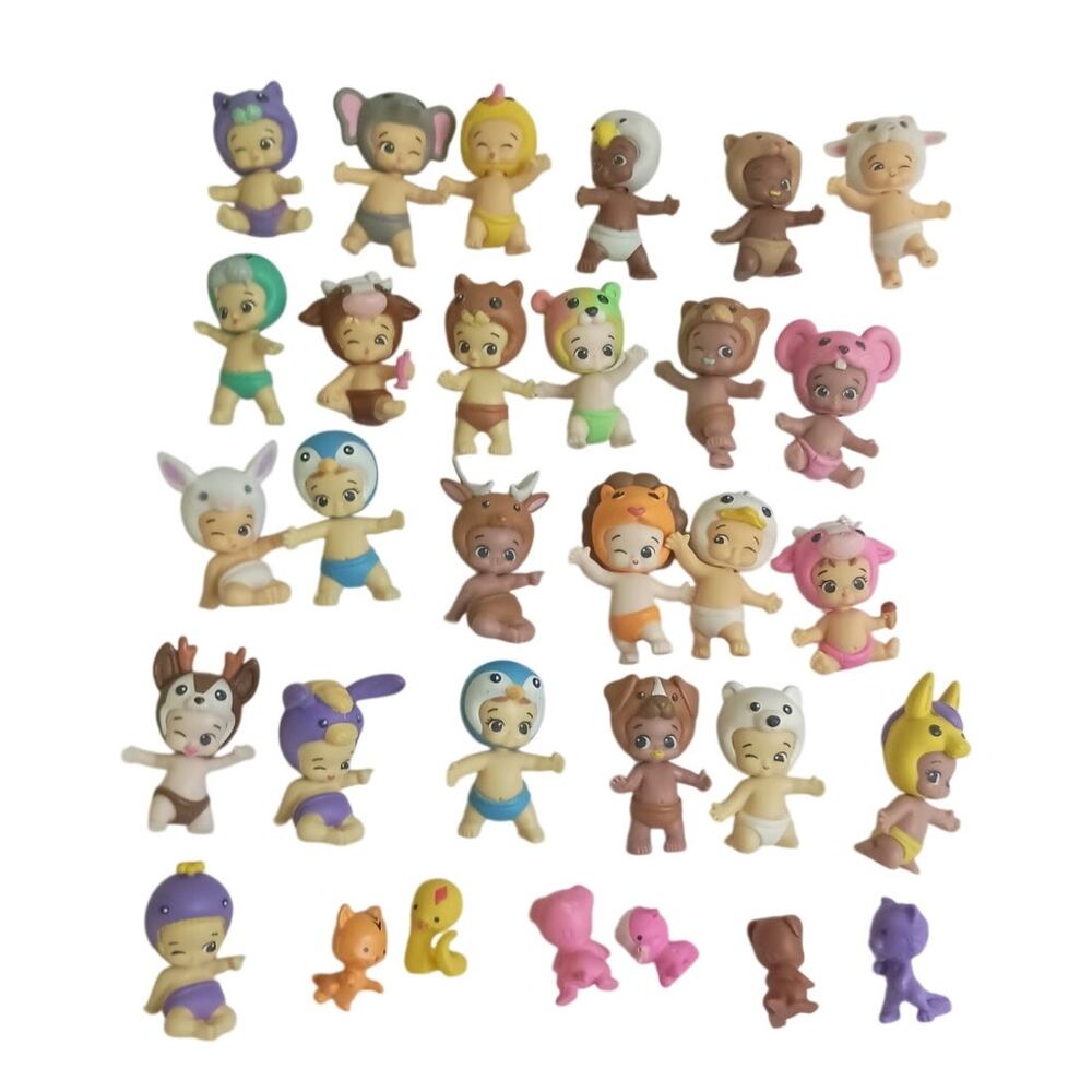 Twozies figures and pets lot of 31 characters
